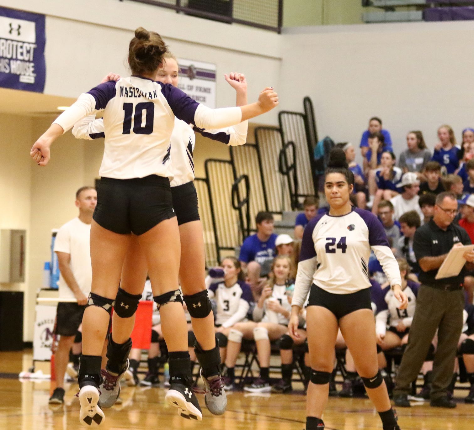 Freeburg def. Mascoutah 25-23, 25-21